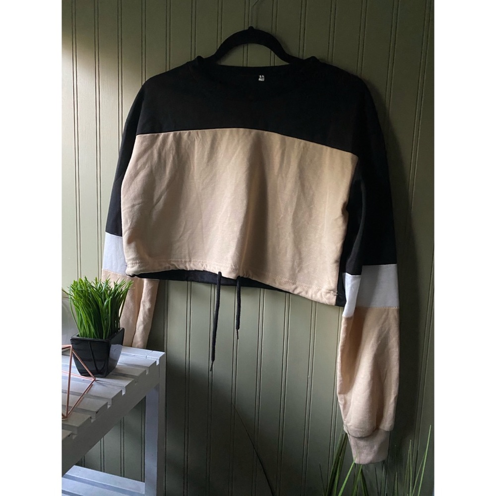🌿SOLD🌿 Crop drawstring sweater